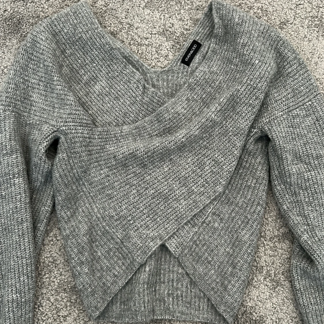 Grå stickad omlott tröja 