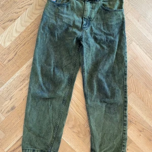 Polar skate 93 Denim - Säljer ett par gröna polar 93Denim jeans. Mycket gott skick.
