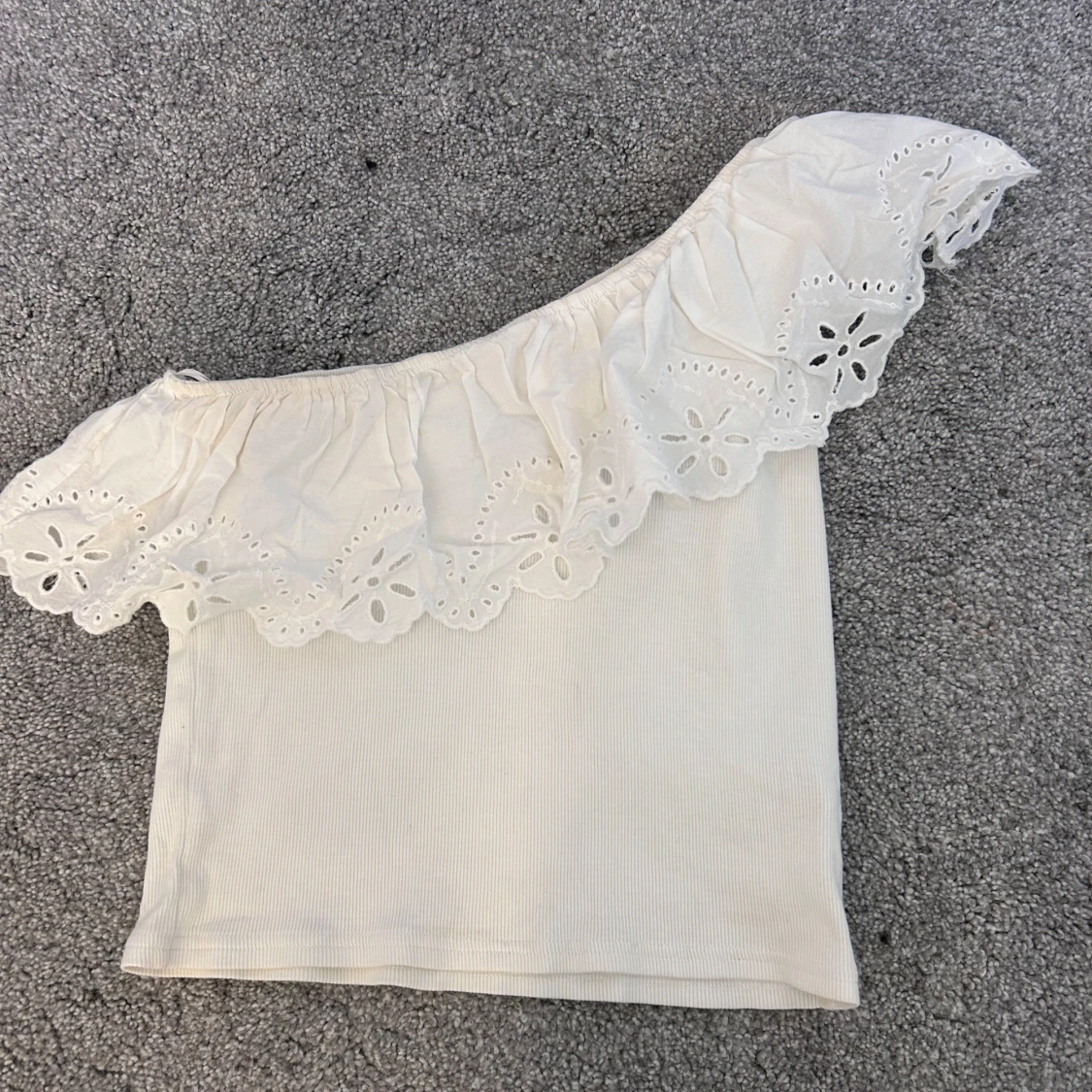 Vit offshoulder topp från Zara