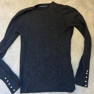 Tajt tröja från Zara - Säljer en tajt långärmad tröja från Zara i storlek s.