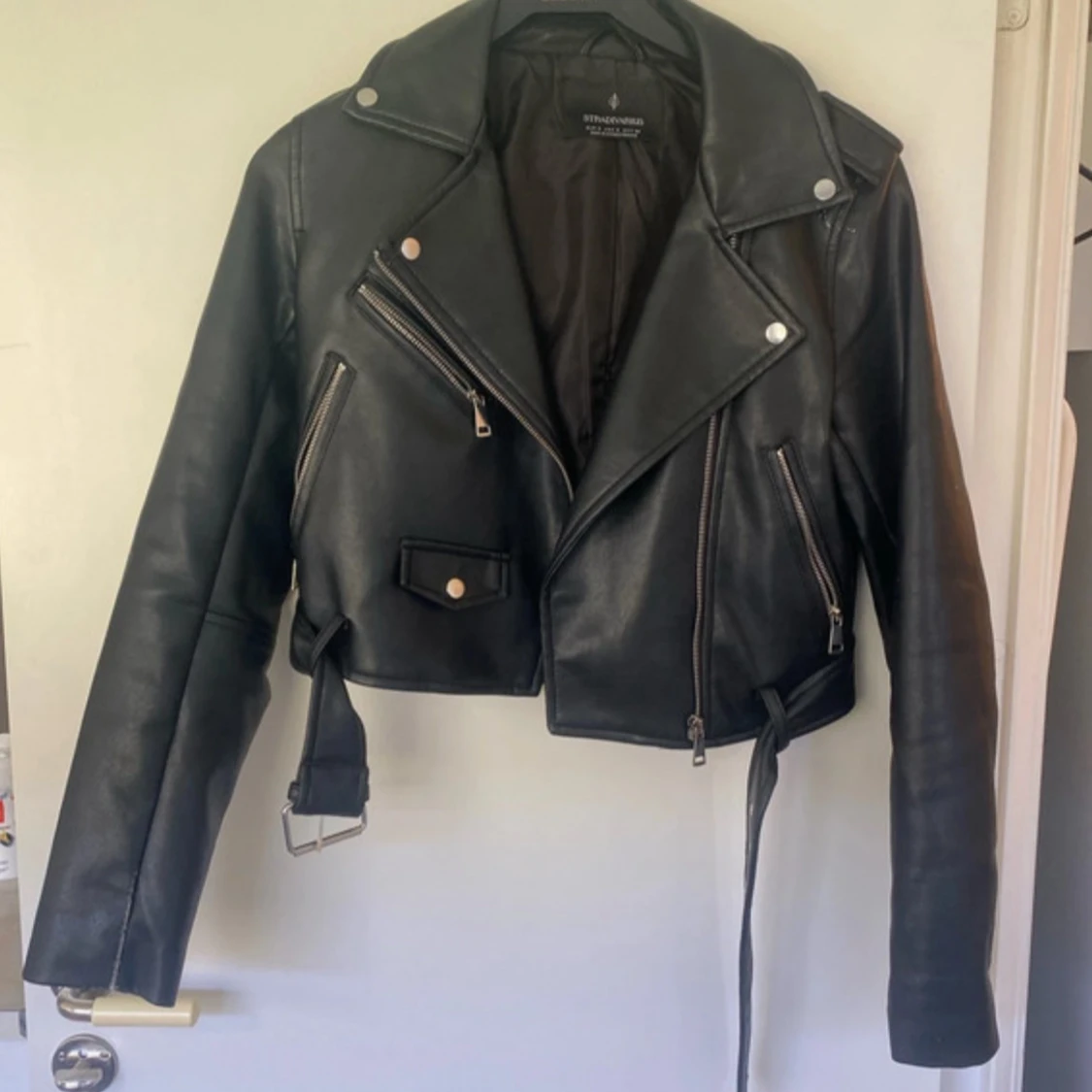 Svart skinnjacka från Stradivarius