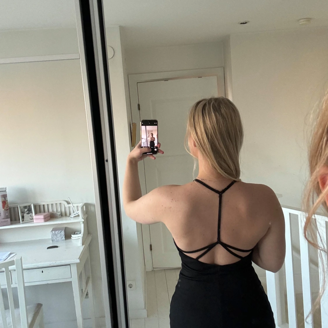 Svart tight klänning - 1