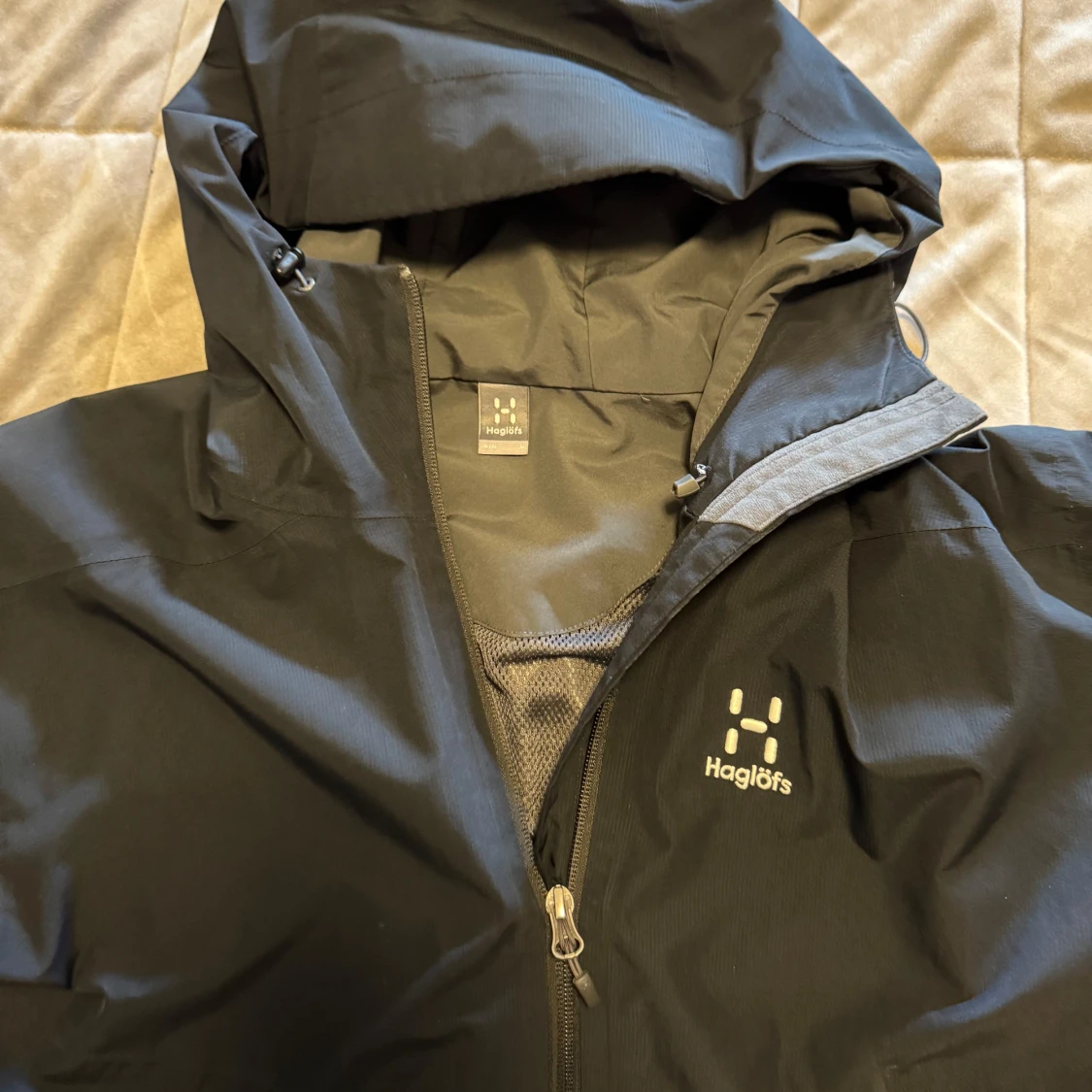 Svart vindjacka från Haglöfs - 2