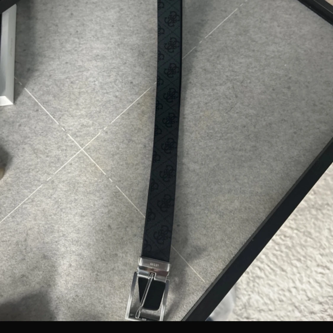 Svart bälte från Guess - 4