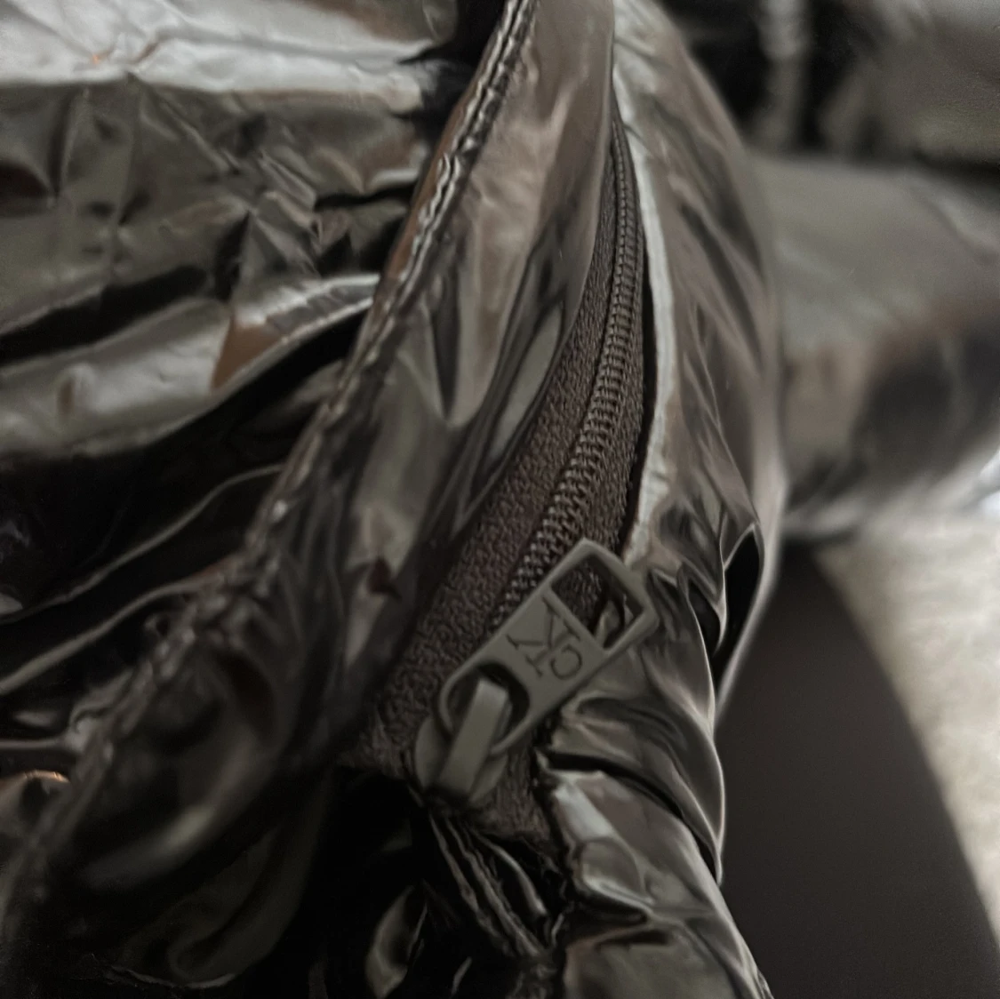 Svart blank jacka från Calvin Klein Jeans - 4