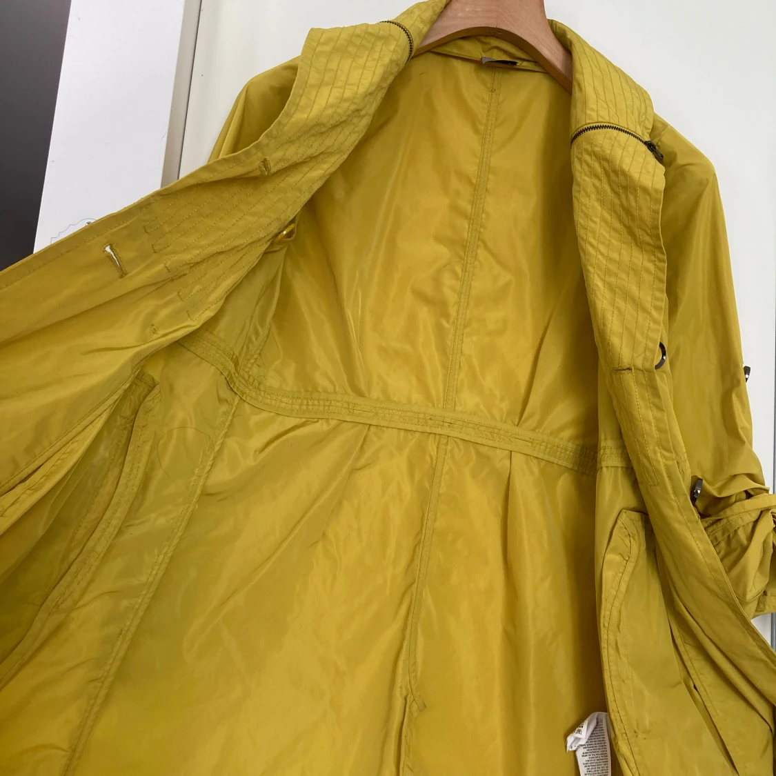 Gul trenchcoat från PennyBlack.size 36 - 2