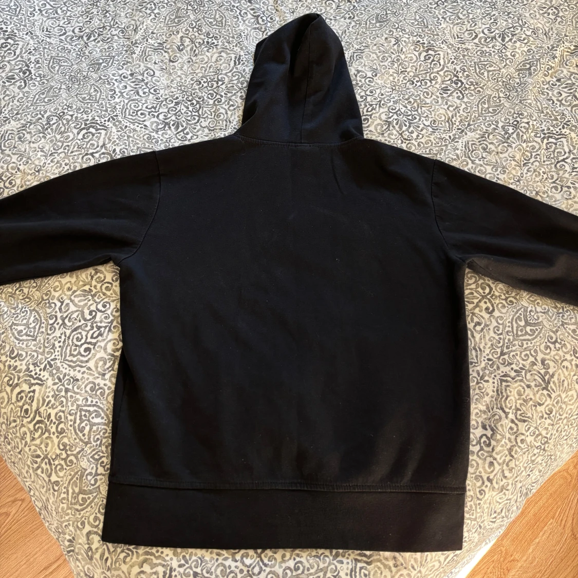 Svart hoodie från Lacoste med dragkedja - 1