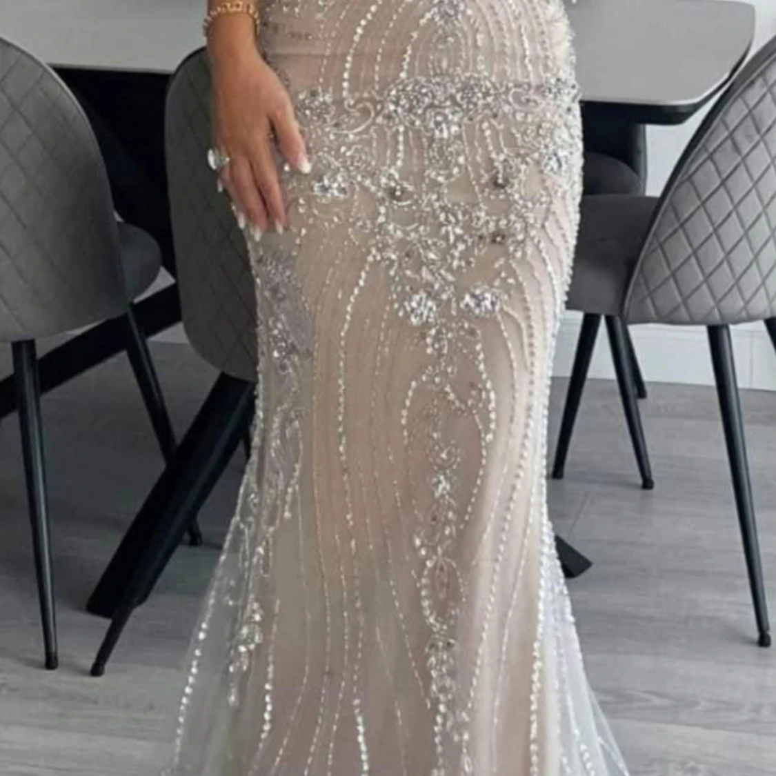 Champagnefärgad långklänning med paljetter