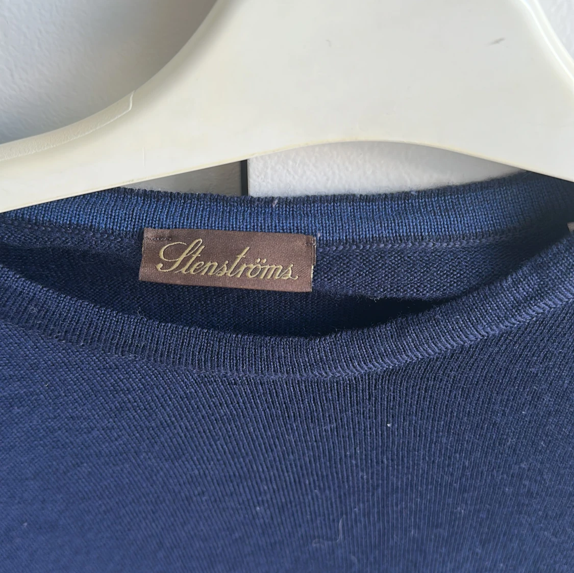 Mörkblå stickad tröja från Stenströms - 1