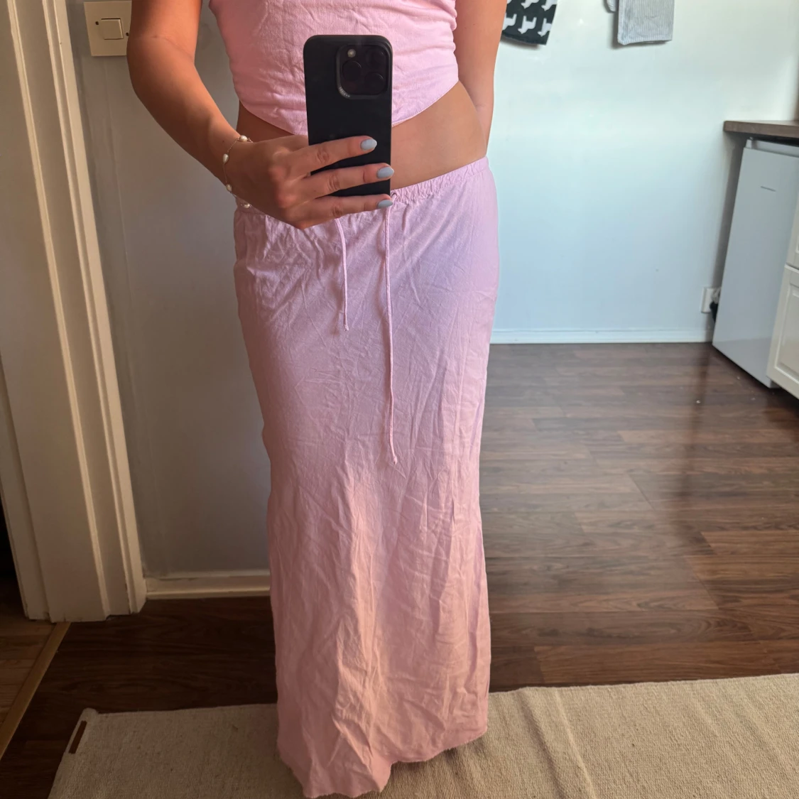 Ljusrosa långkjol med slits