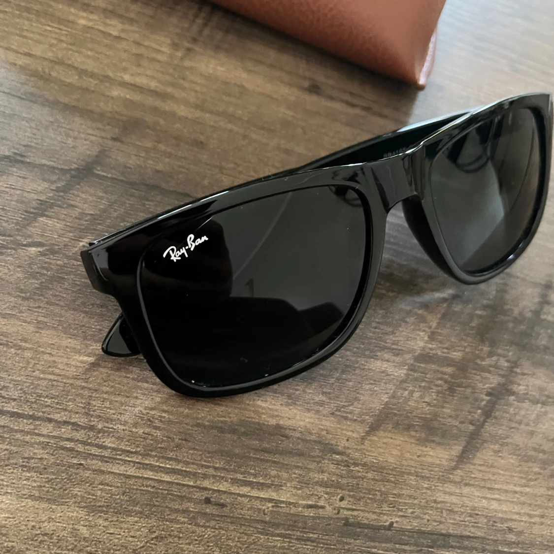 Svarta Ray-Ban Wayfarer solglasögon