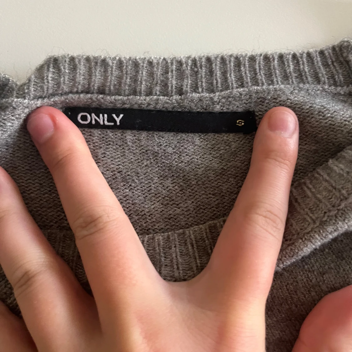 Grå stickad tröja från ONLY - 2