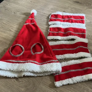 Jul grejer till häst - Ben lindor och jul mössa till häst. 