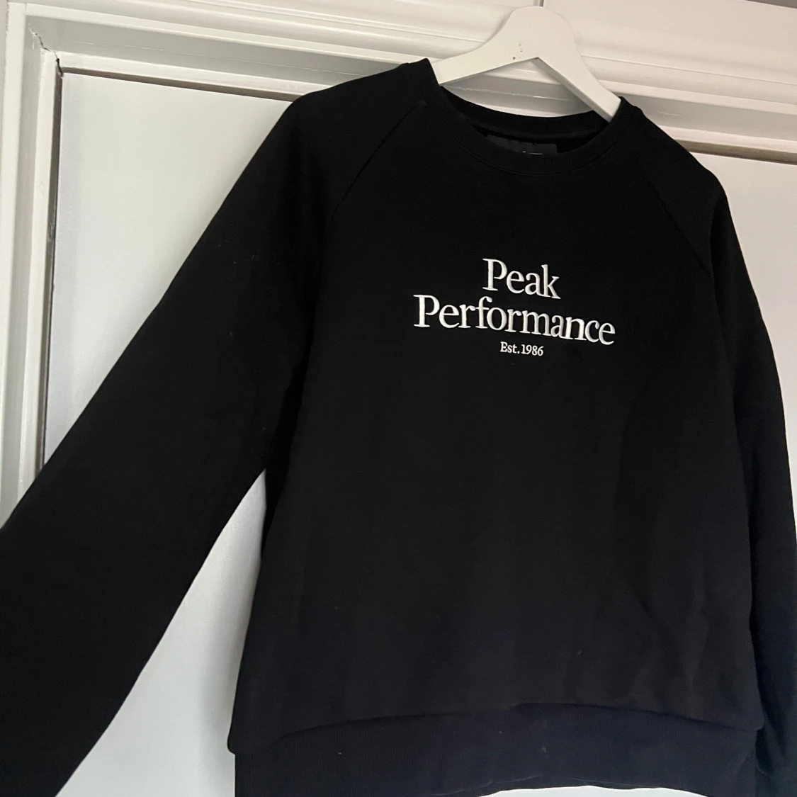 Svart Peak Performance sweatshirt - 1