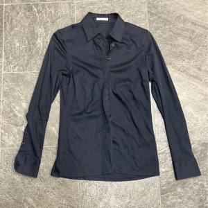 Damskjorta från Stenströms - Inte använd många gånger, i väldigt bra skick. Axelbredd: 37 cm, Längd: 63 cm