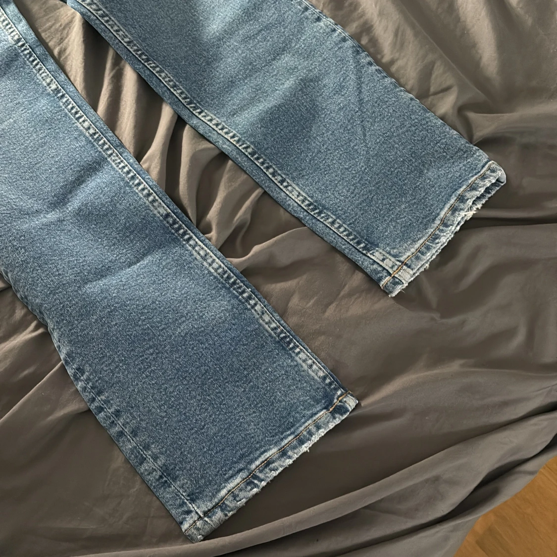 Blå straight stretch jeans från Gina Tricot - 3