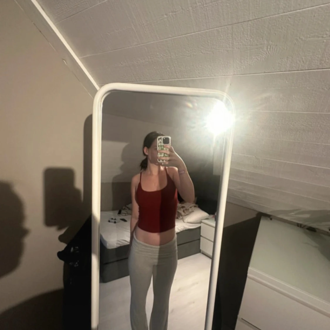 Vinröd croppad linnetopp