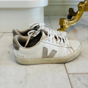 Veja sneakers - Stl. 39. Bra använt skick