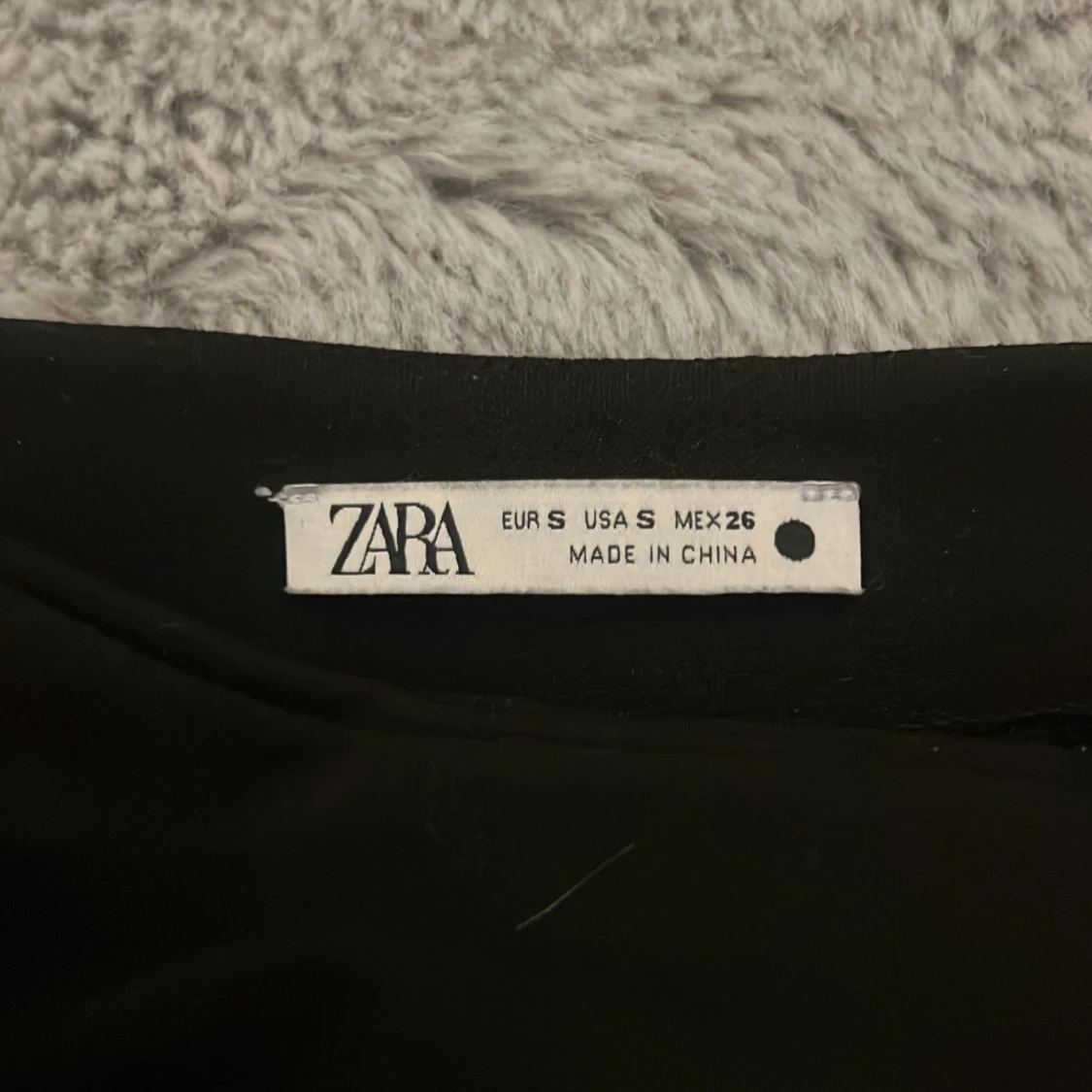 Svart omlottkjol med knut från Zara - 2