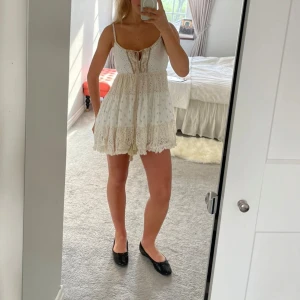 Sommarklänning - Vintage sommarklänning med jätte söta detaljer, storlek S😍😍