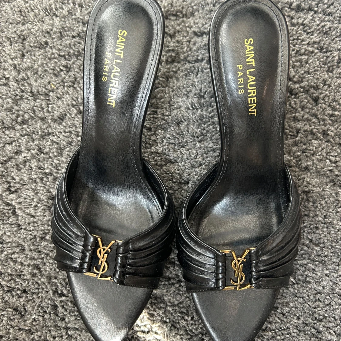 Klackar från Saint Laurent - 1