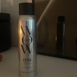 Color Wow Extra Shine Spray - Color Wow Extra Mystical Shine Spray, endast testad 2 gg, köpt för 400 kr