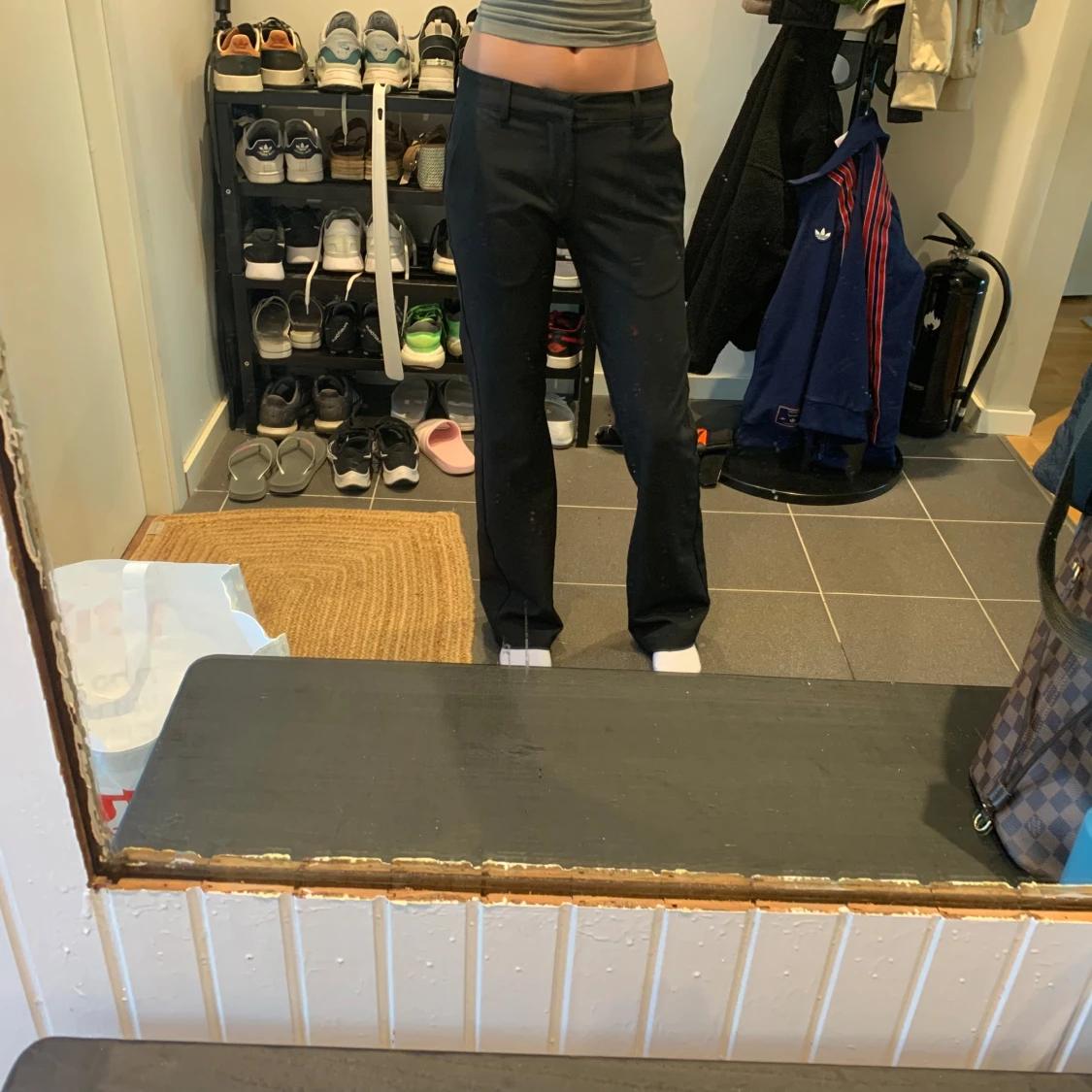 Svarta lågmidjade kostymbyxor  - 3