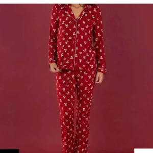 Intimissimi pyjamas set - Aldrig använd , pyjamas från intimissimi i storlek s. Köpt för 1040kr och slutsåld❤️