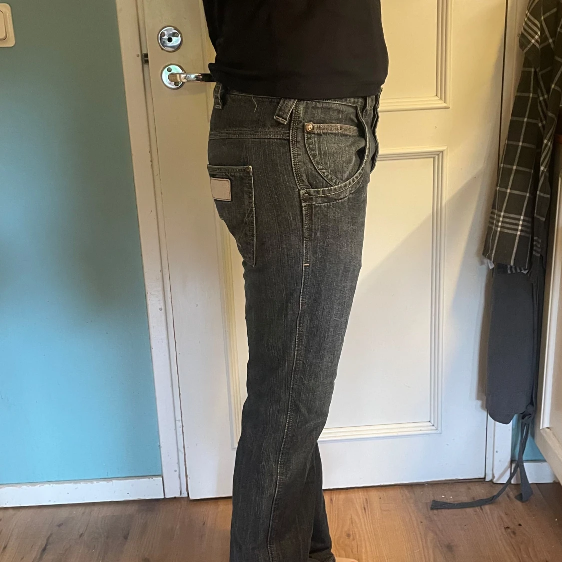 Lågmidjade wrangler bootcut jeans mörkblå strl 32x32 - 2