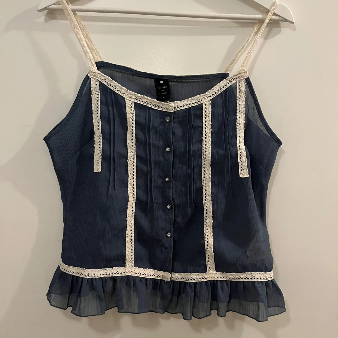 Blå linnetopp från Soaked in Luxury