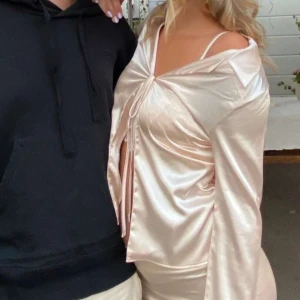 Snyggt satin set  - Säljer detta satin set då det inte kommer till användning längre ❣️ som nytt