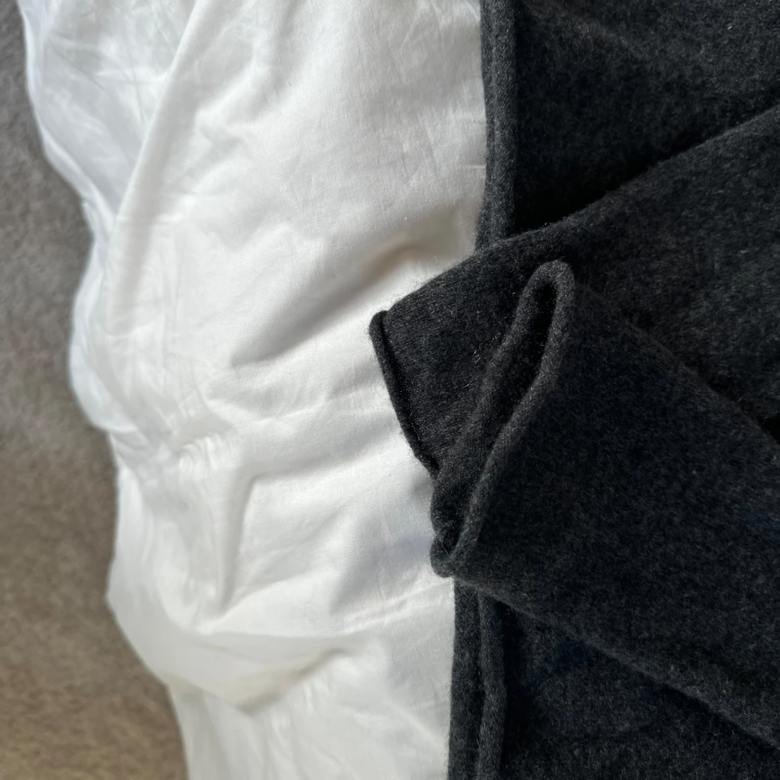 Mörkgrå kashmirtröja från Massimo Dutti - 2