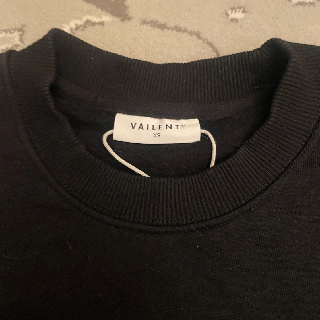 Svart tröja - Valient  - 2