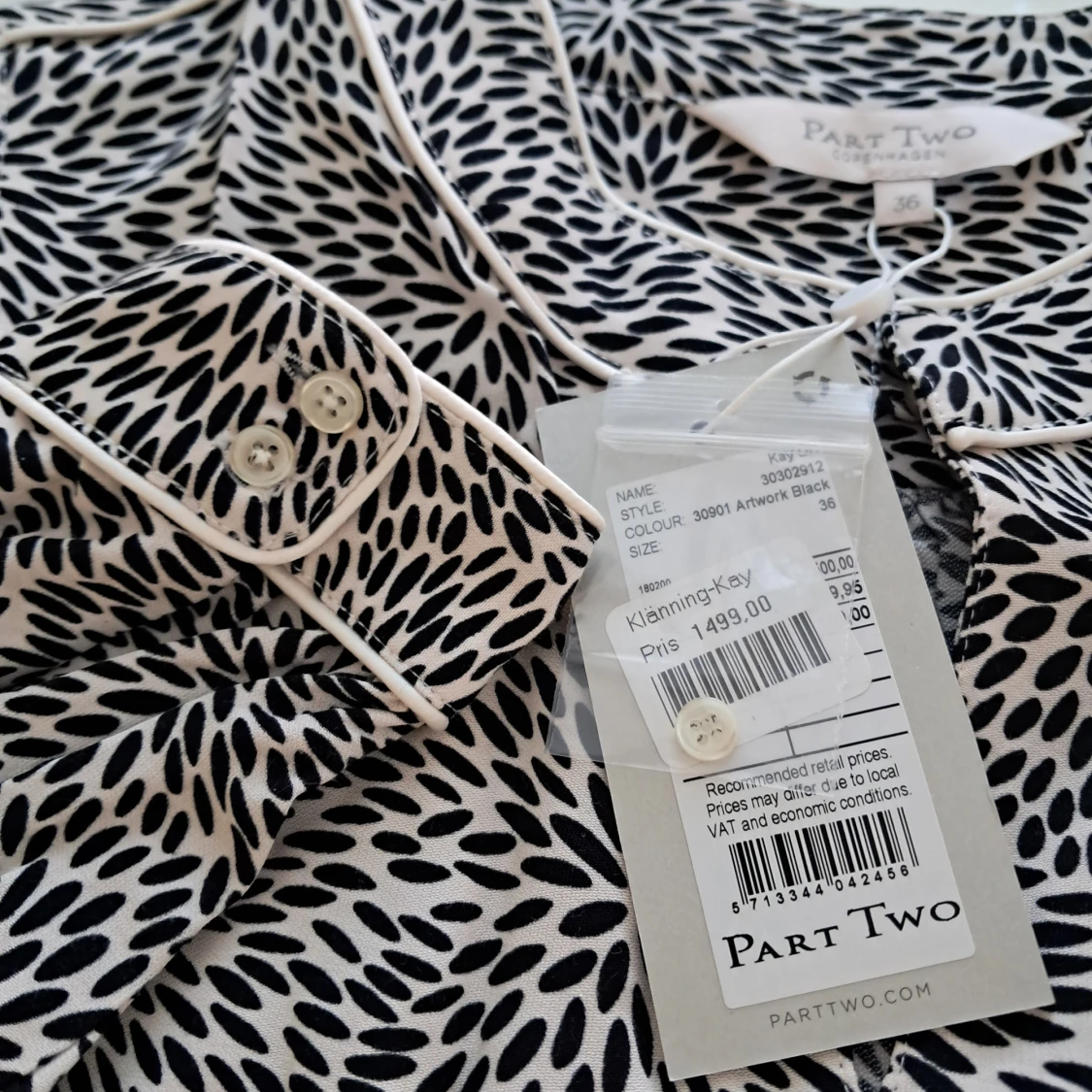Svartvit klänning från Part Two - 1