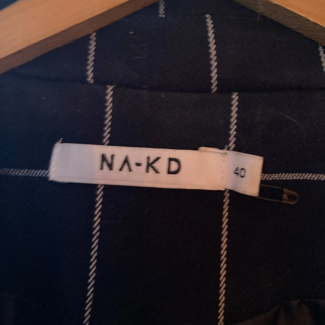 Mörkblå rutig kavaj från NA-KD - 2