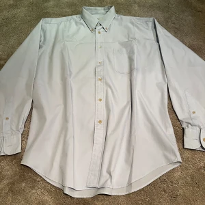 Ysl skjorta - Skick: 9/10, väldigt fin - Storlek: 39/L - nypris: 9000kr+