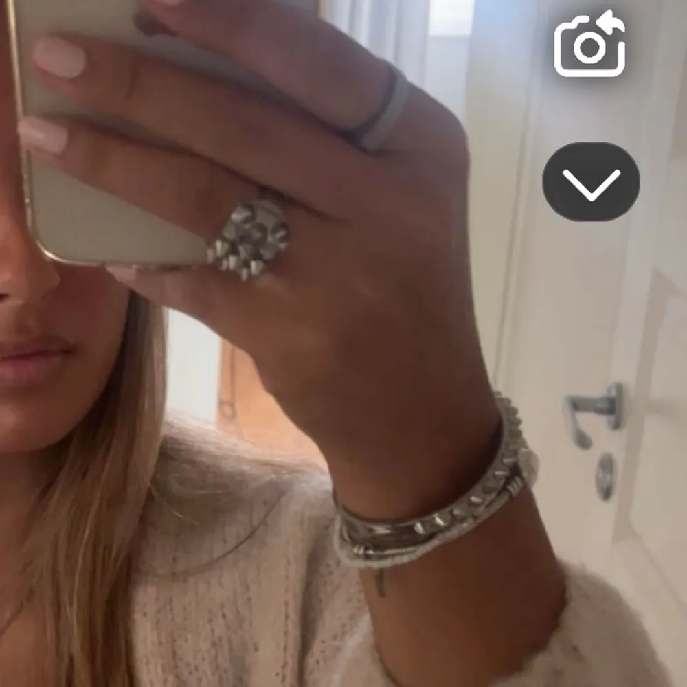 Armband från Edblad i stl S, köptes för 599kr❤️. Asusteet.