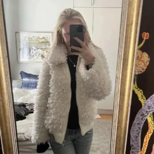 Vårjacka  - Jättefin jacka som inte längre kommer till användning! Strl S och inga defekter. Första bilden är lånad 