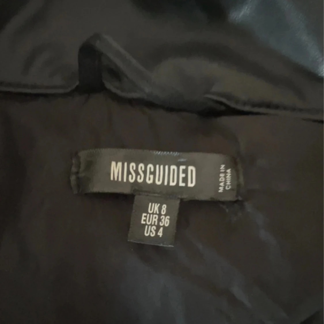 Svart pufferjacka från Missguided - 3