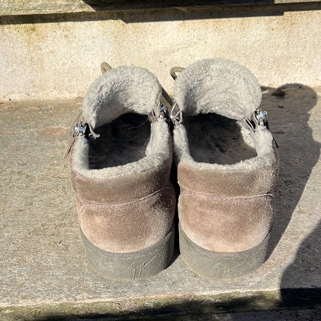 Bruna sneakers med foder och dragkedja - 1