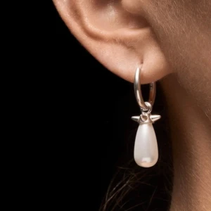 maria nilsdotter örhänge - popurlärt maria nilsdotter örhänge, nypris 2000! ganska ny ändå så väldigt bra skick! pris kan diskuteras!