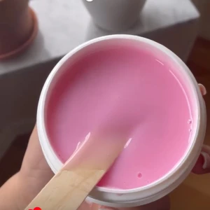 Nagel gele 250ml (nagelgiganten) - Nagel gele i färgen light milky pink. Köpt för 1800 säljs för 500kr. Aldrig använd eftersom viskositeten var för låg för mig. 250ml!❤️