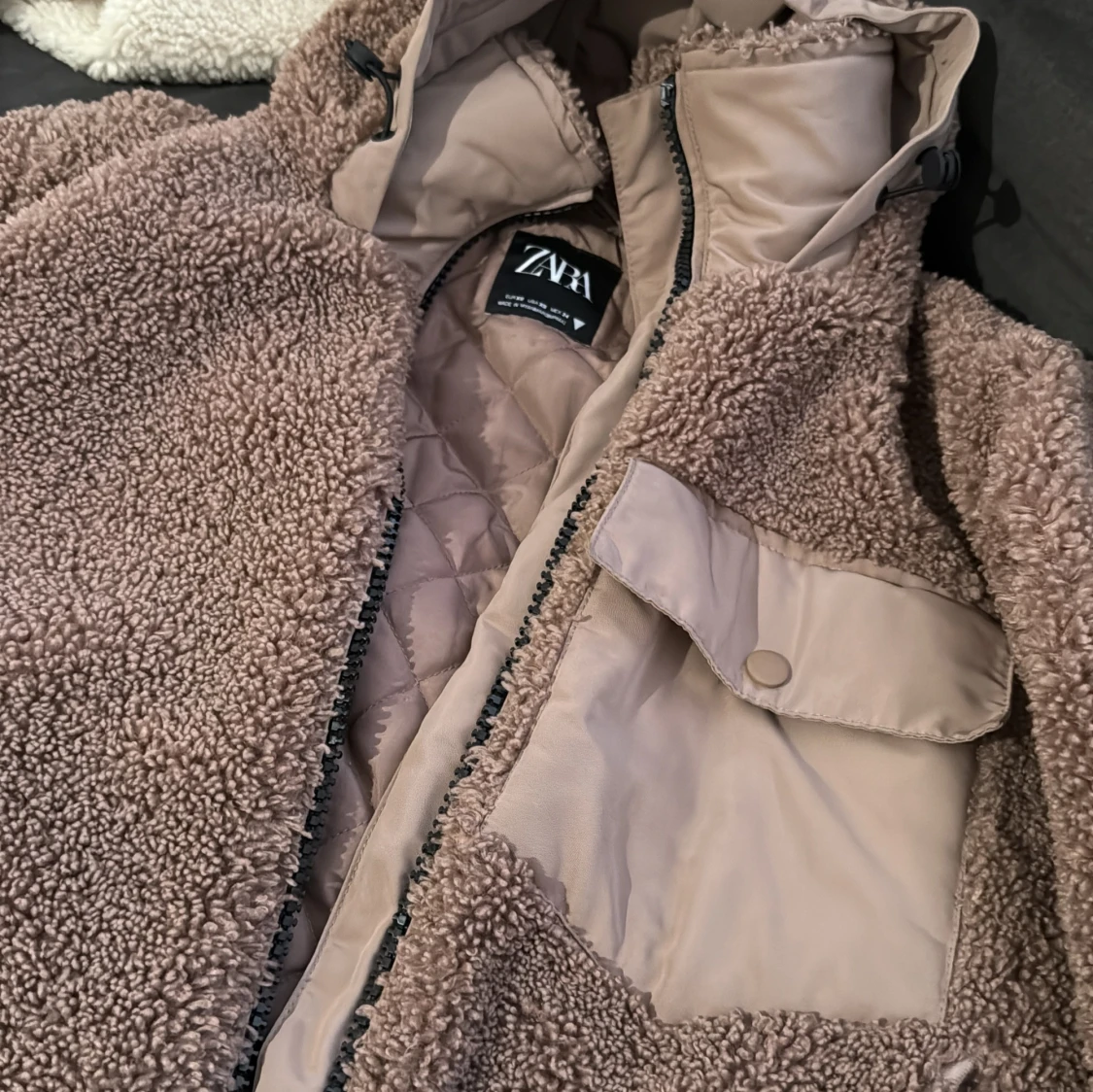 Brun teddyjacka från Zara - 1