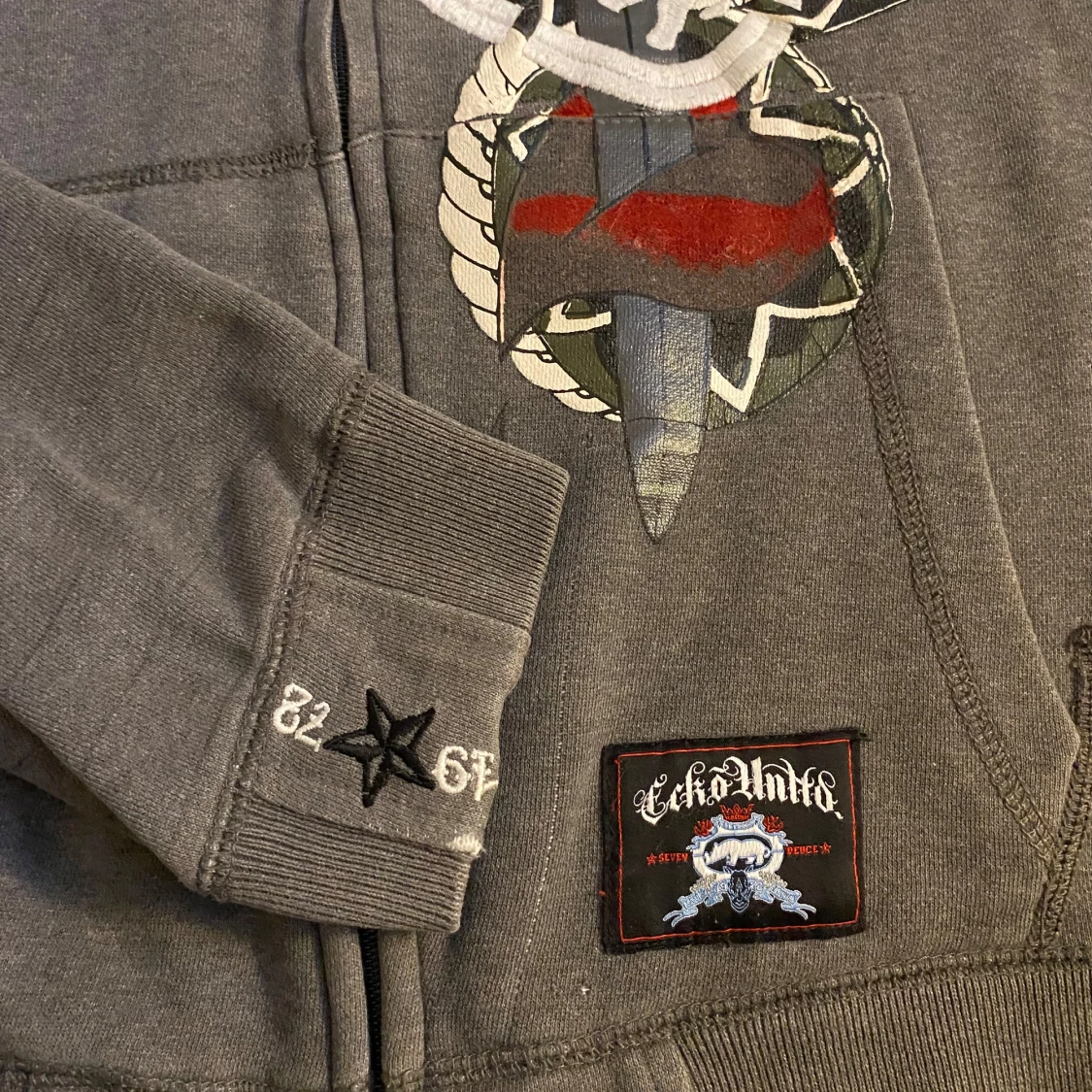 Grå hoodie från Ecko Unltd - 4