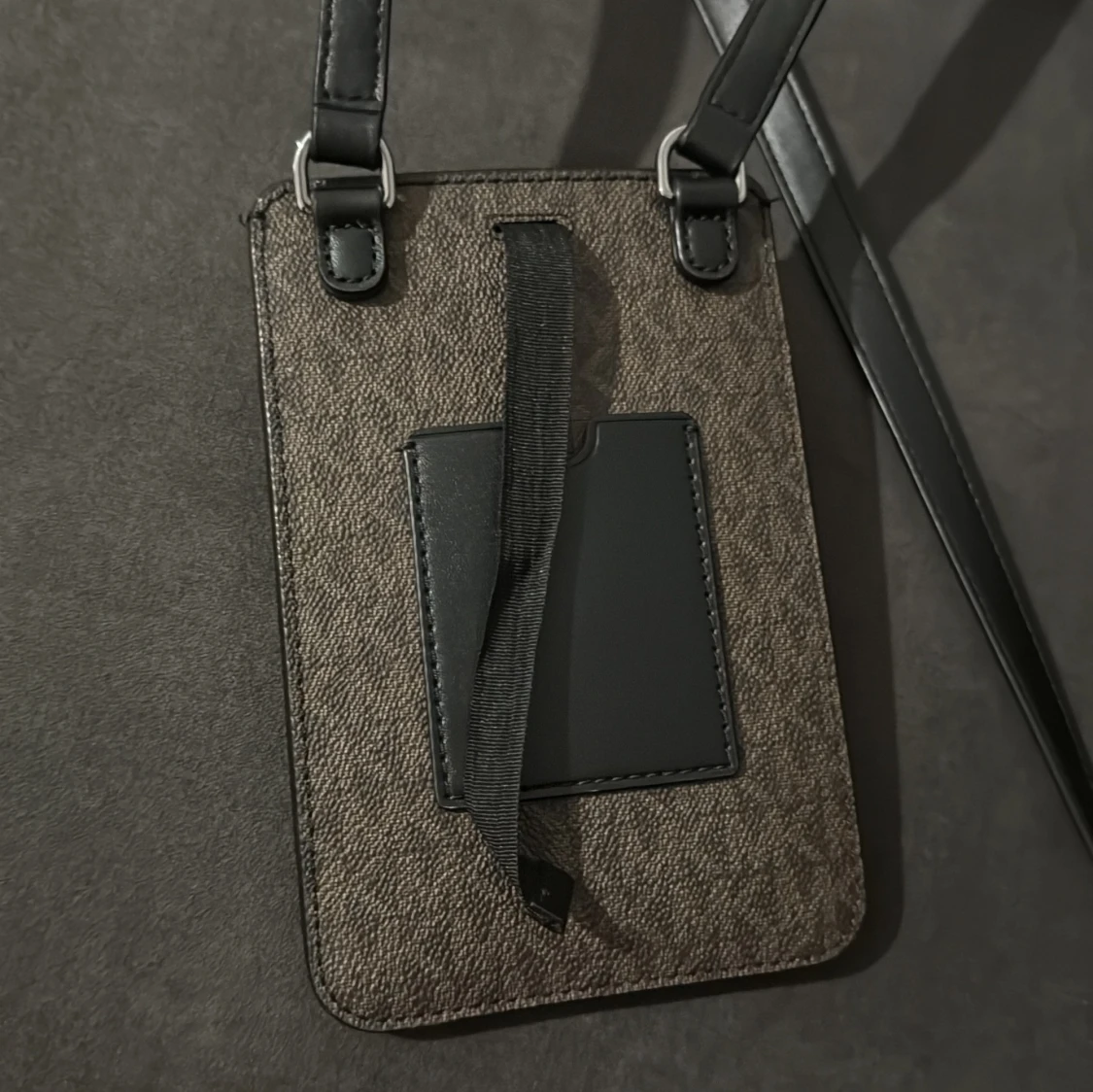 Brun och svart axelväska från Michael Kors - 3