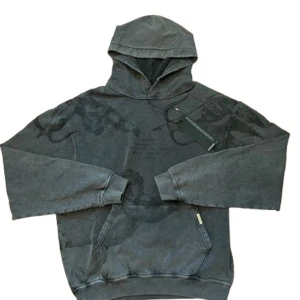 Represent hoodie  - En grå Represent hoodie som är i ‼️storlek S‼️ och är i ny skick (oanvänd) säljer för endast‼️499kr‼️