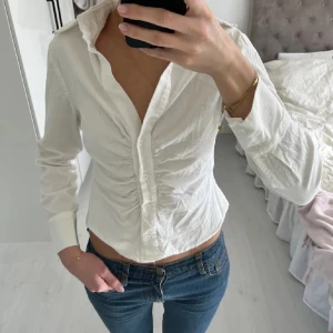 Zara skjorta - Fin skjorta från Zara🩷 Bilder från tjejen jag köpte av! Sista är egen