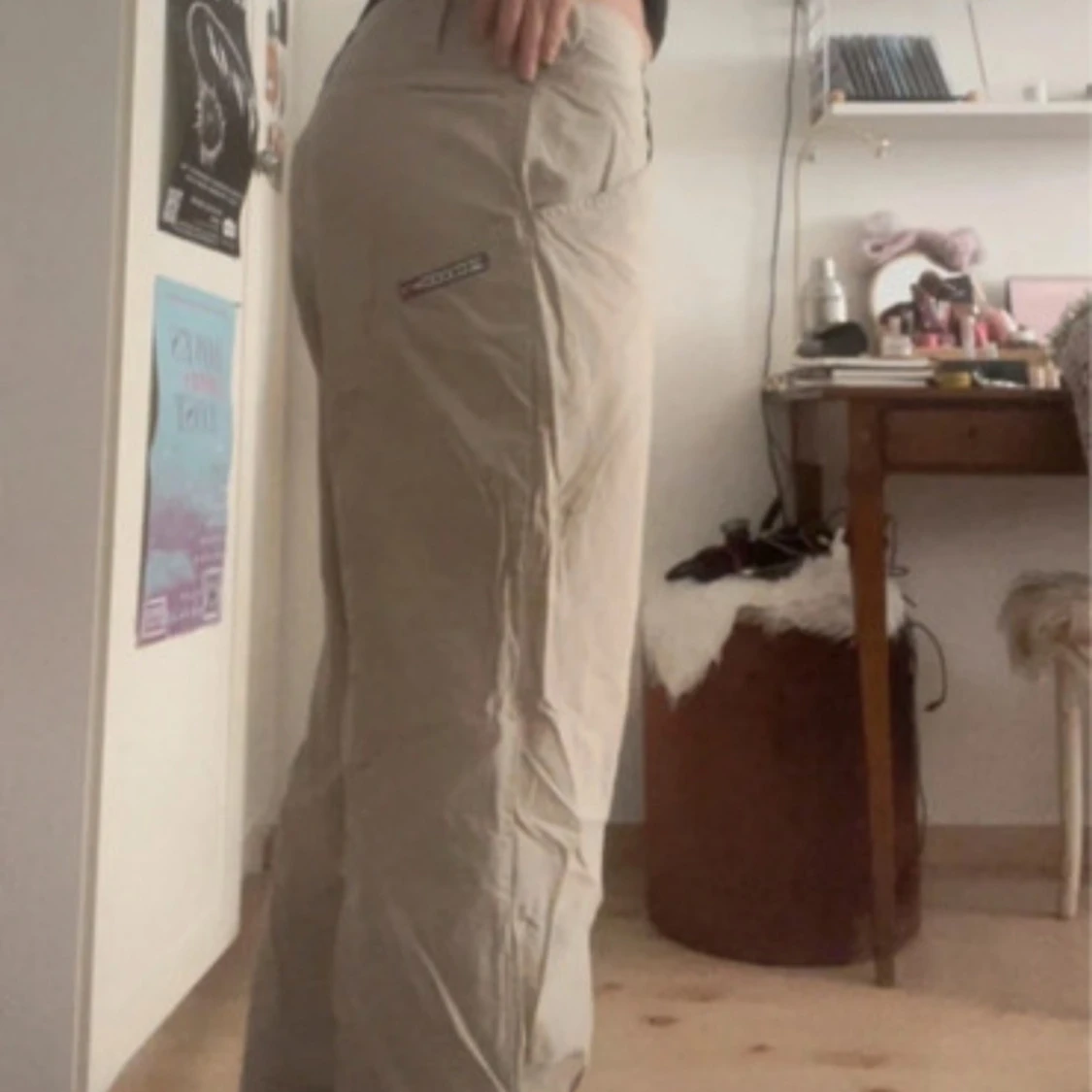 Beige cargopants med fickor - 1