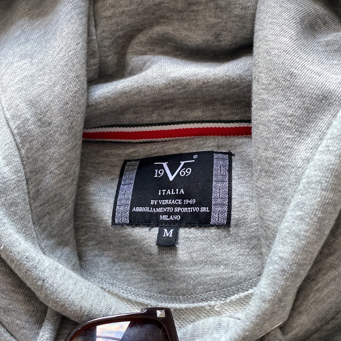 Grå hoodie från 19V69 italia - 1