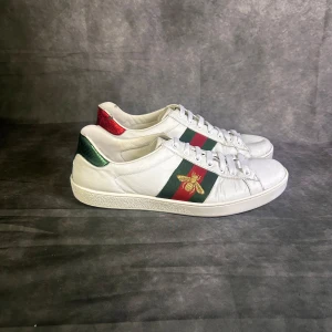 Gucci ace sneaker -  Bra skick | Size uk 8,5 vilket passar 42  | fraktar spårbart inom 24 timmar |  för att köpa klicka ” köp nu” | vid frågor skriv ett meddelande |